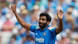 ‘তিন সংস্করণে খেলা উচিত নয় বুমরার’