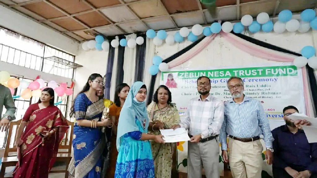 জবিতে প্রথম বর্ষের ক্লাস শুরু, র‍্যাগিংয়ে ‘জিরো টলারেন্স’ ঘোষণা উপাচার্যের