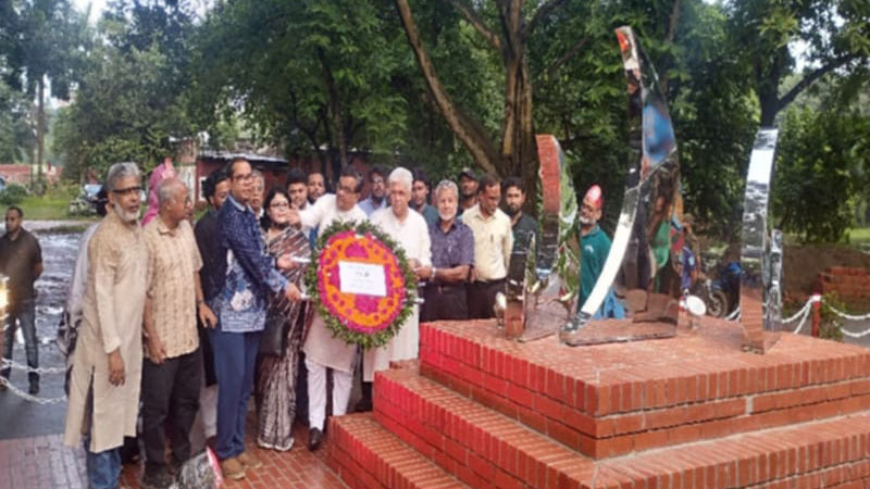 জাহাঙ্গীরনগর বিশ্ববিদ্যালয়ে দেশের প্রথম জুলাই স্মৃতিস্তম্ভ ‘অদম্য-২৪’ উদ্বোধন