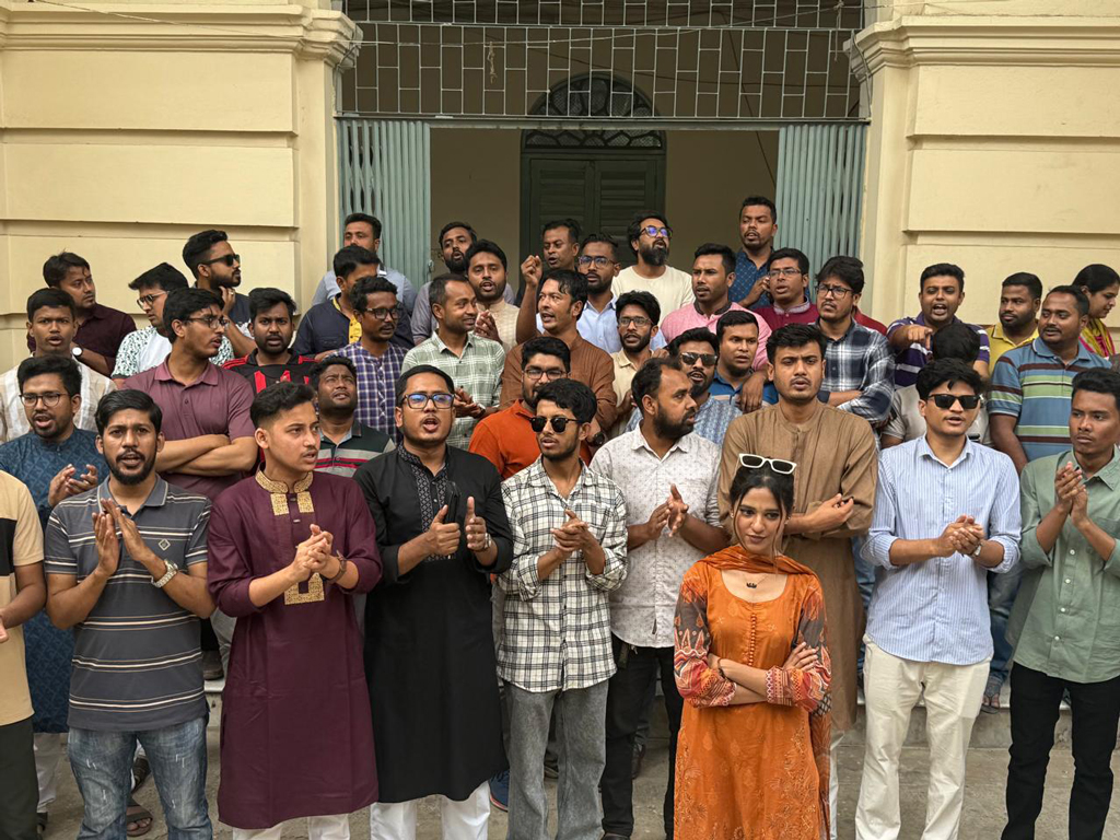 উপাচার্যের পদত্যাগ চেয়ে জবি ছাত্রদলের বিক্ষোভ