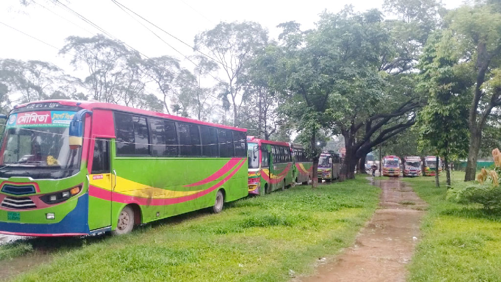 জাবিতে ৫ লাখ টাকা ক্ষতিপূরণ নিয়ে ছাড়া হলো মৌমিতা পরিবহনের ১০ বাস
