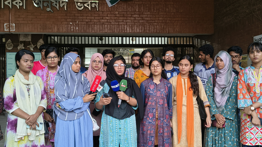 ধর্ষণচেষ্টার ঘটনায় জাবিতে ‘নিরাপদ ক্যাম্পাস আন্দোলন’ প্ল্যাটফর্মের আত্মপ্রকাশ