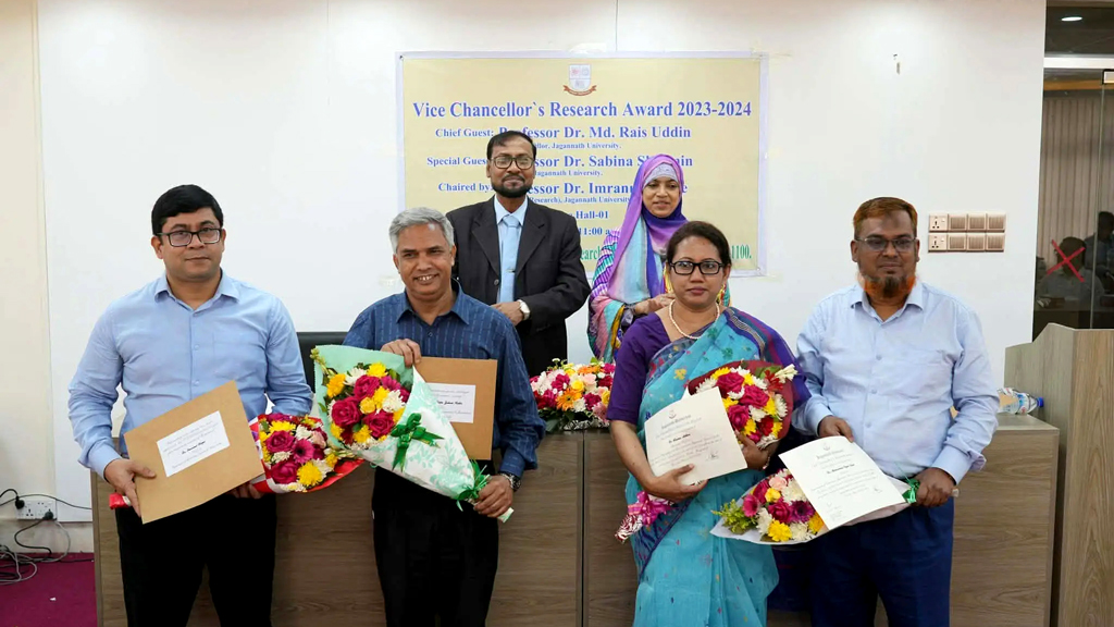 জবিতে প্রথম ‘ভাইস চ্যান্সেলর গবেষণা পুরস্কার’ পেলেন চার শিক্ষক