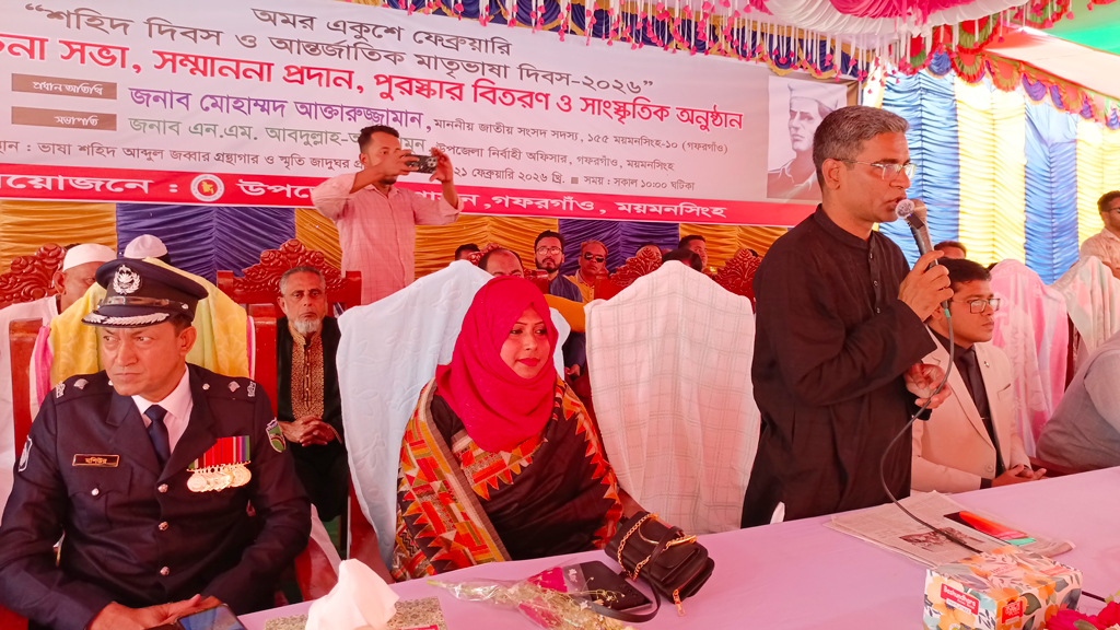 গফরগাঁওয়ে ভাষাশহীদ জব্বারের বাড়িতে মানুষের ভিড়