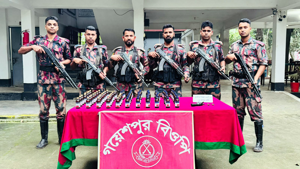 জীবননগর সীমান্তে বিজিবির অভিযানে পিস্তল, গুলি ও মাদক উদ্ধার