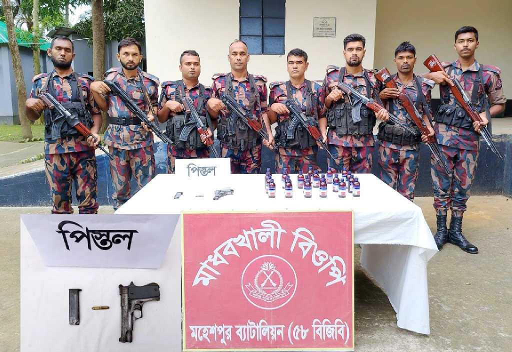 জীবননগরে সীমান্ত থেকে মাদকসহ বিদেশি পিস্তল উদ্ধার