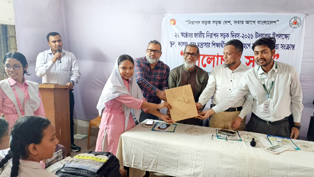 জেব্রা ক্রসিং ও ট্রাফিক আইন মানতে শিক্ষার্থীদের পরামর্শ