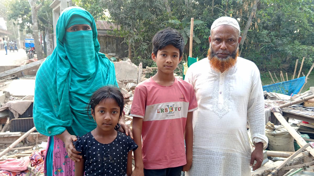 ‘ঈদ আমাদের জন্য নয়, যারা আমার ঘর ভেঙে মালামাল লুট করেছে, তাদের’