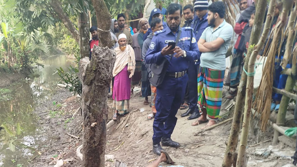 খালের পাড়ে নারীর মরদেহ, পরিবারের দাবি খুন