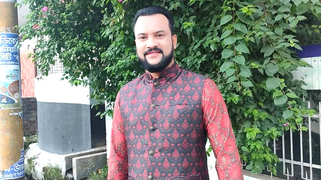 রিকশাচালককে জুতাপেটা করে বরখাস্ত সেই সমাজসেবা কর্মকর্তাকে ক্ষমা