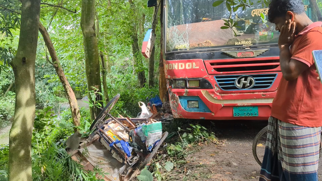 ঝিনাইদহে বাস-ব্যাটারিচালিত ভ্যানের মুখোমুখি সংঘর্ষ, শিশুসহ নিহত ২
