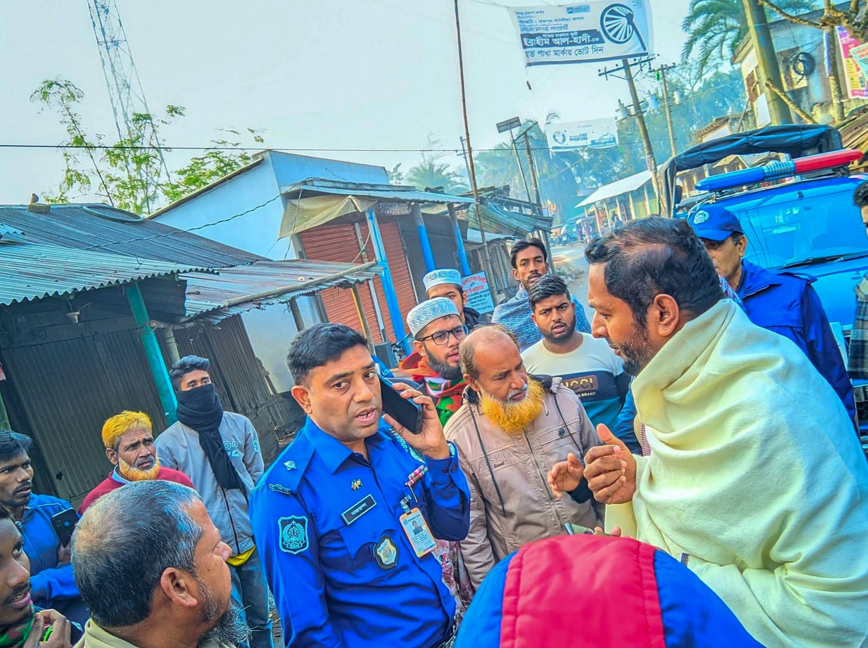 ঝালকাঠিতে জামায়াতের নির্বাচনী কার্যালয় ও সমর্থকদের দোকানে অগ্নিসংযোগ