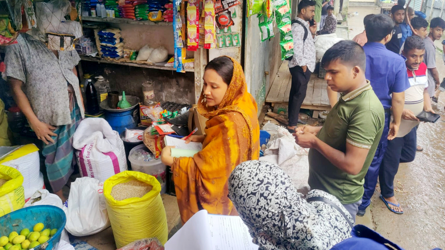 ঝালকাঠিতে ভোক্তা অধিকারের অভিযান, ৫ প্রতিষ্ঠানকে ১৮ হাজার টাকা জরিমানা