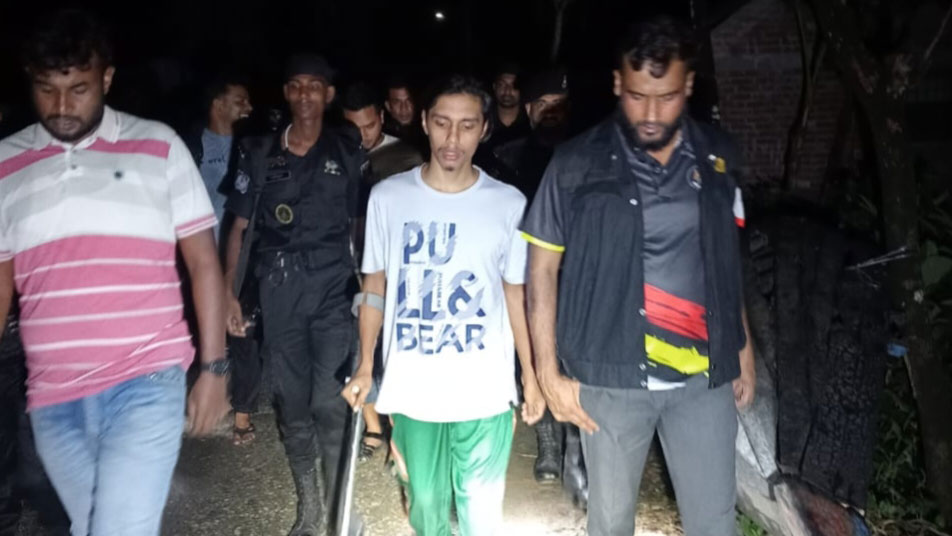 ভিডিও কল করে ব্ল্যাকমেল, ময়মনসিংহের মামলায় ঝালকাঠিতে যুবক গ্রেপ্তার