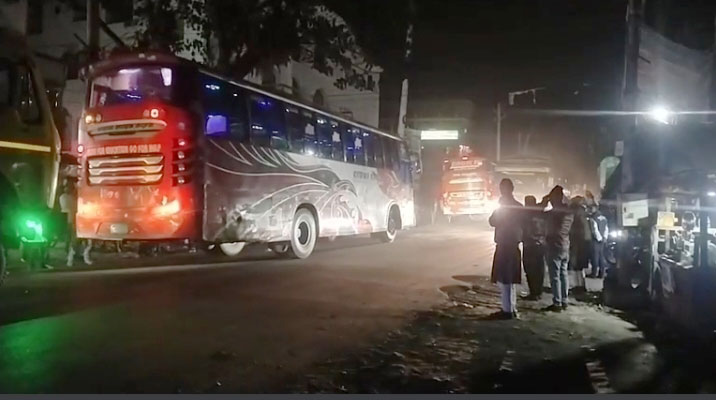 ৭ ঘণ্টা পর ঝালকাঠির অবরোধ প্রত্যাহার, যান চলাচল স্বাভাবিক