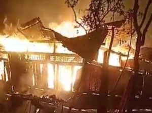 রাজাপুরে নিষিদ্ধঘোষিত ছাত্রলীগ নেতার ঘরে দুর্বৃত্তের আগুন