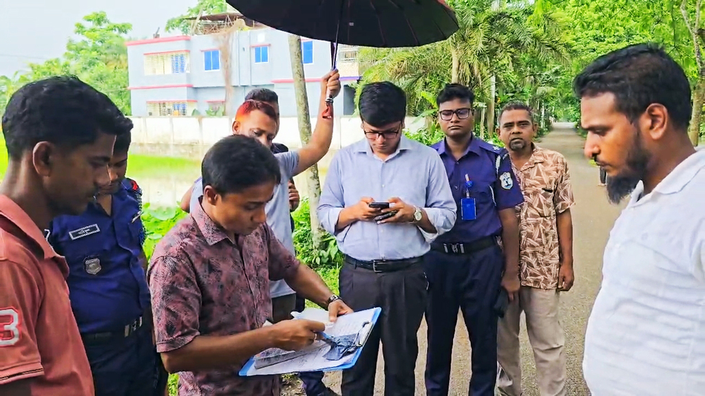 ঝালকাঠিতে অবৈধভাবে বালু উত্তোলন, চার বাল্কহেডের মালিককে জরিমানা