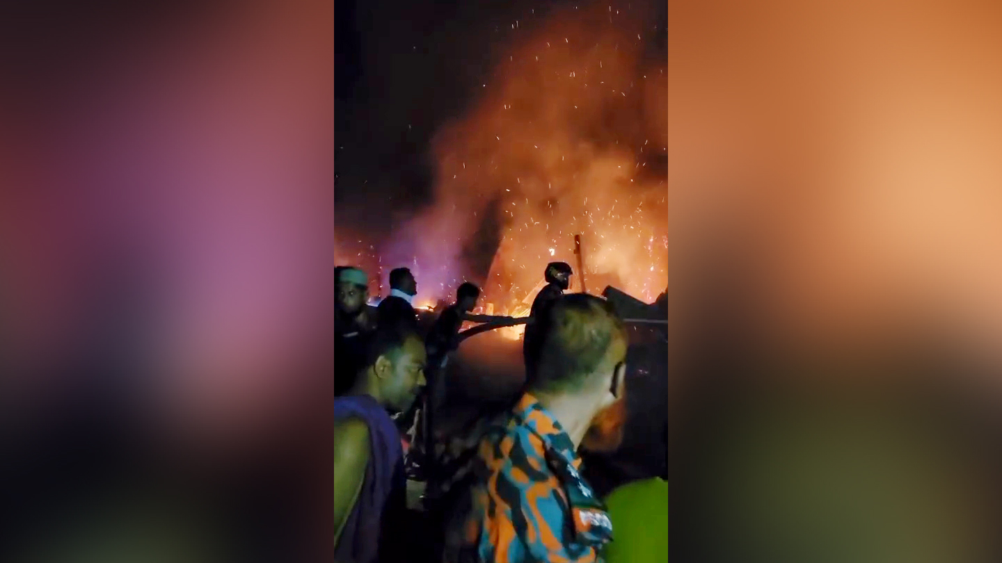 ঝালকাঠিতে অগ্নিকাণ্ডে ৭ ব্যবসাপ্রতিষ্ঠান পুড়ে ছাই