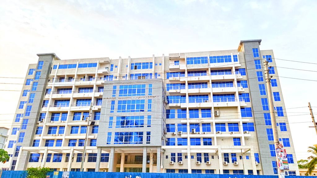 ঝালকাঠি হাসপাতাল: কাজে আসছে না ৯ তলা ভবন