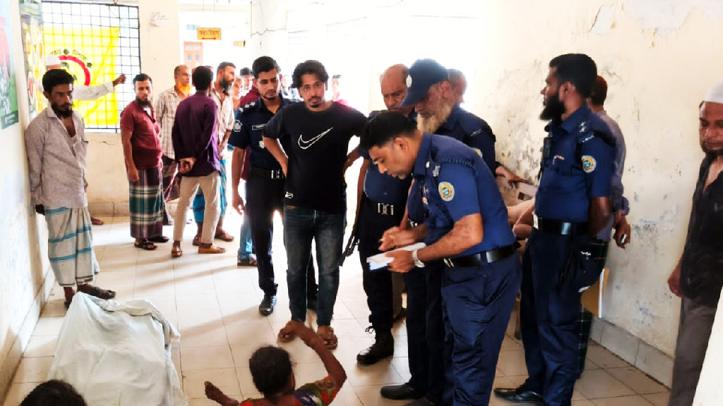 ঝালকাঠিতে যুবককে কুপিয়ে হত্যা, লাশ রাস্তায় ফেল গেল দুর্বৃত্তরা