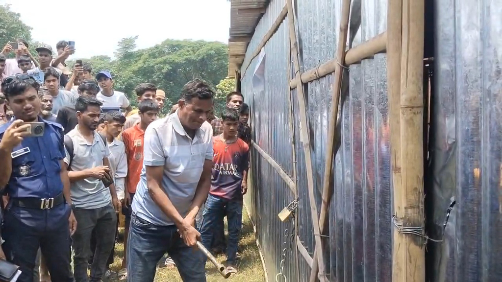 জগন্নাথপুরে তালাবদ্ধ ঘর থেকে যুবকের ঝুলন্ত মরদেহ উদ্ধার