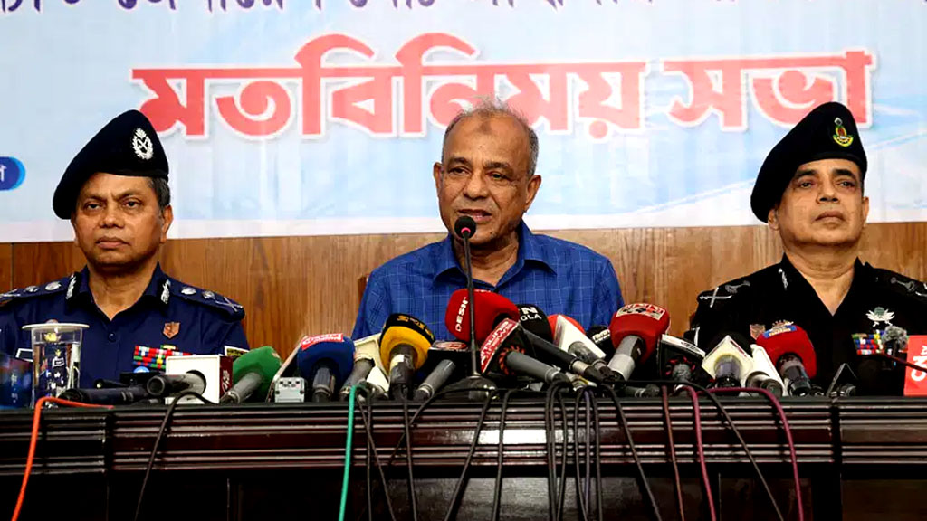 মামলায় যে আপনি হেনস্তার শিকার হননি এ জন্য আমাদের ধন্যবাদ দেওয়ার কথা: স্বরাষ্ট্র উপদেষ্টা