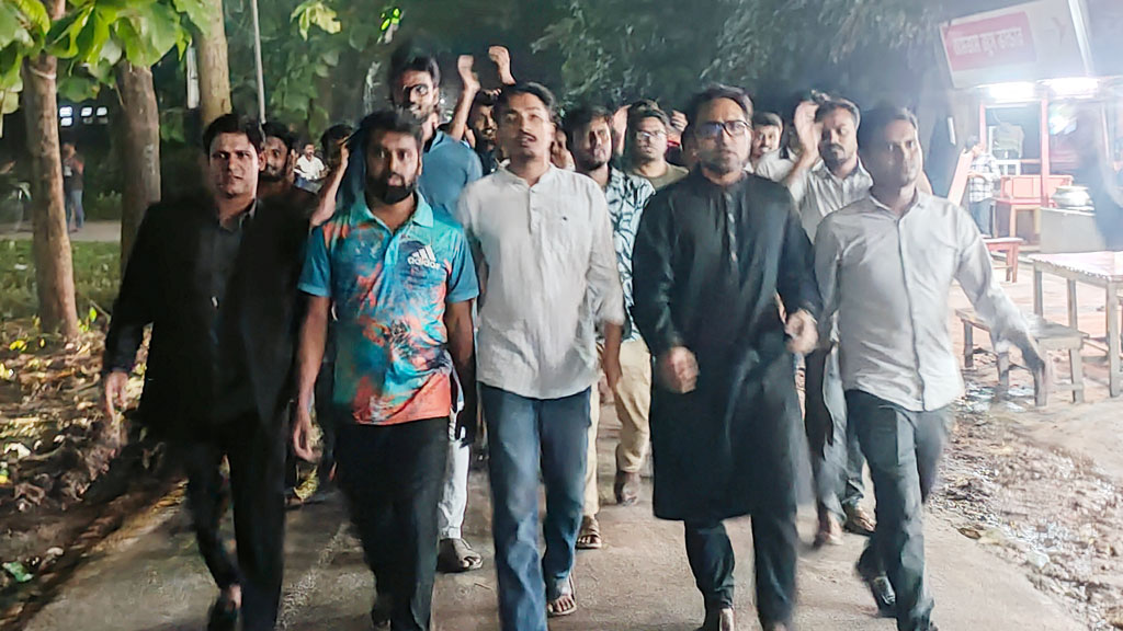 জাবিতে ছাত্রদলের হল কমিটিতে পদবঞ্চিতদের বিক্ষোভ মিছিল