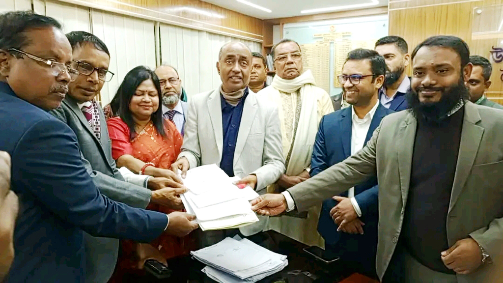 ঝিনাইদহ-১ আসনে সদ্য সাবেক অ্যাটর্নি জেনারেলের মনোনয়নপত্র জমা