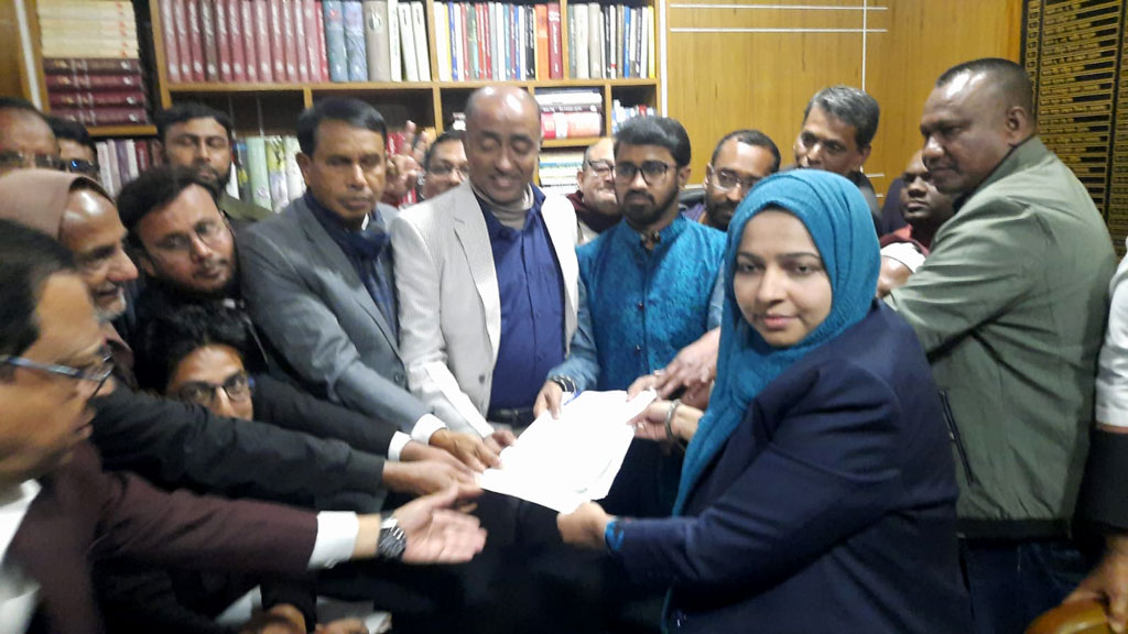 ঝিনাইদহ-৪ আসনে রাশেদ খানের মনোনয়নপত্র দাখিল। ছবি: আজকের পত্রিকা