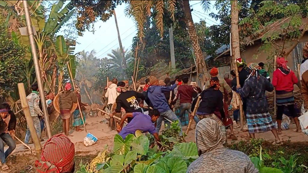 ঝিনাইদহে বিএনপির দুই পক্ষে সংঘর্ষ—বাড়ি ভাঙচুর, আহত ১০