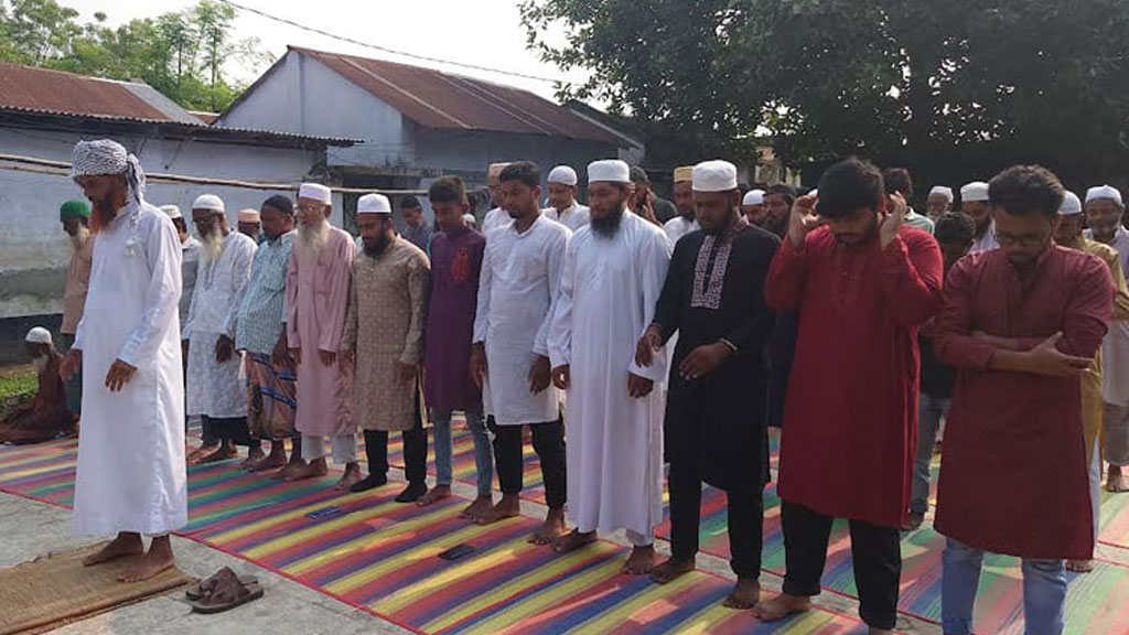 সৌদি আরবের সঙ্গে মিল রেখে হরিনাকুণ্ডে ঈদ উদ্‌যাপন