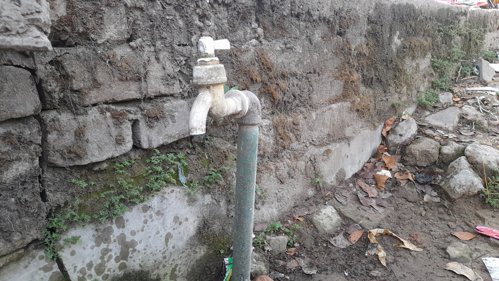 তিন দিন ধরে পানি সরবরাহ বন্ধ ঝিনাইদহ পৌর এলাকায়, দুর্ভোগে বাসিন্দারা