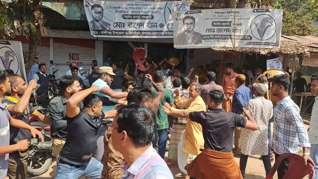 কালীগঞ্জে বিএনপির দুই পক্ষের সংঘর্ষে ৩ পুলিশসহ ৫ জন আহত
