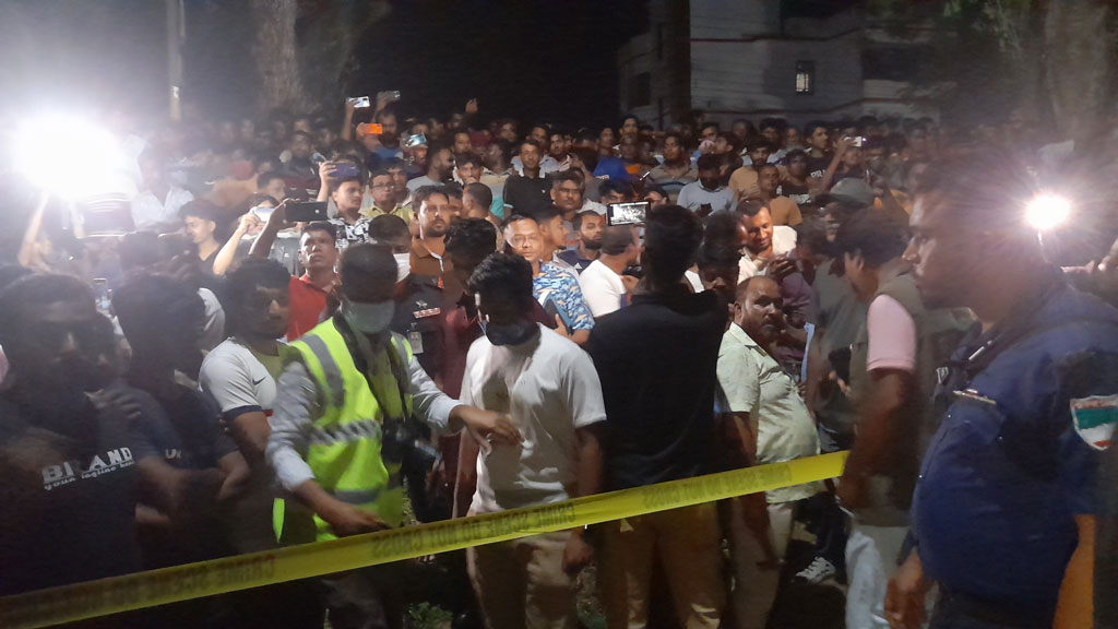 ঝিনাইদহে স্বামীর ফার্নিচার কারখানা থেকে স্ত্রীর লাশ উদ্ধার, স্বামী পলাতক