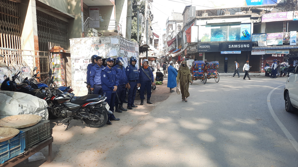 হাদির মৃত্যু: ঝিনাইদহে আ.লীগের ২ নেতার বাড়ি ও ব্যবসাপ্রতিষ্ঠানে হামলা