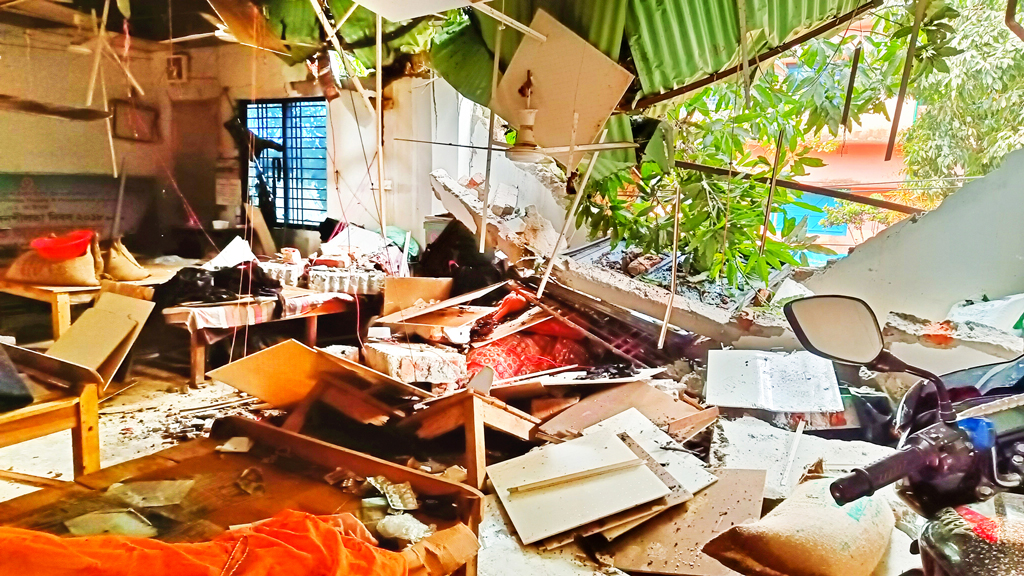 নওগাঁয় আকস্মিক ঝড় ফসলের ব্যাপক ক্ষতি