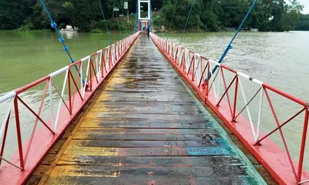 সাত দিন পর ঝুলন্ত সেতুতে পর্যটক প্রবেশে নিষেধাজ্ঞা প্রত্যাহার