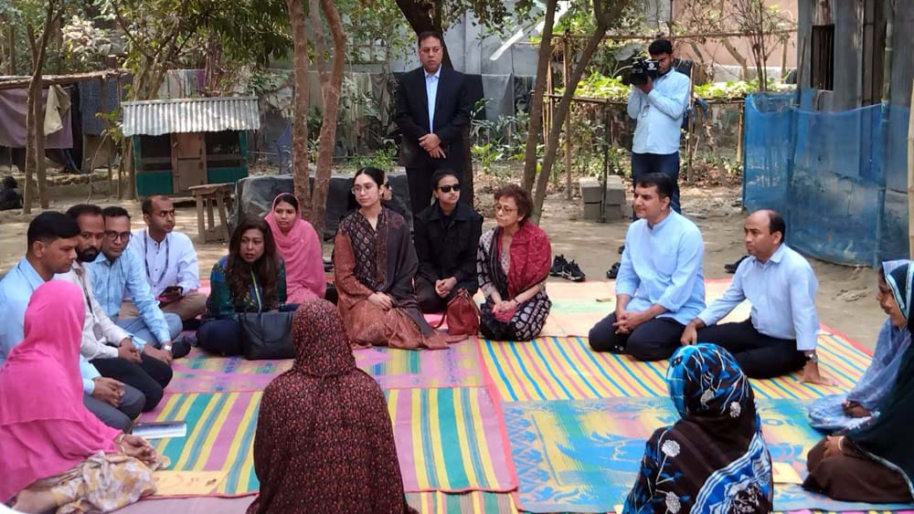 ফুলবাড়িয়ায় দরিদ্র নারীদের সুখ-দুঃখের কথা শুনলেন জাইমা রহমান