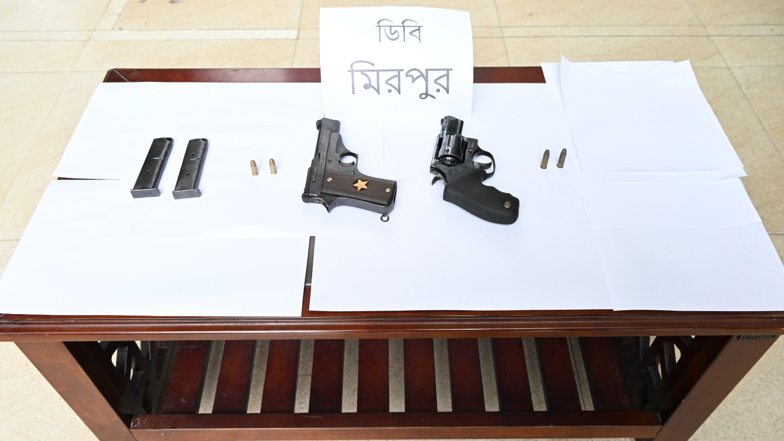 জব্দ করা অস্ত্র। ছবি: সংগৃহীত