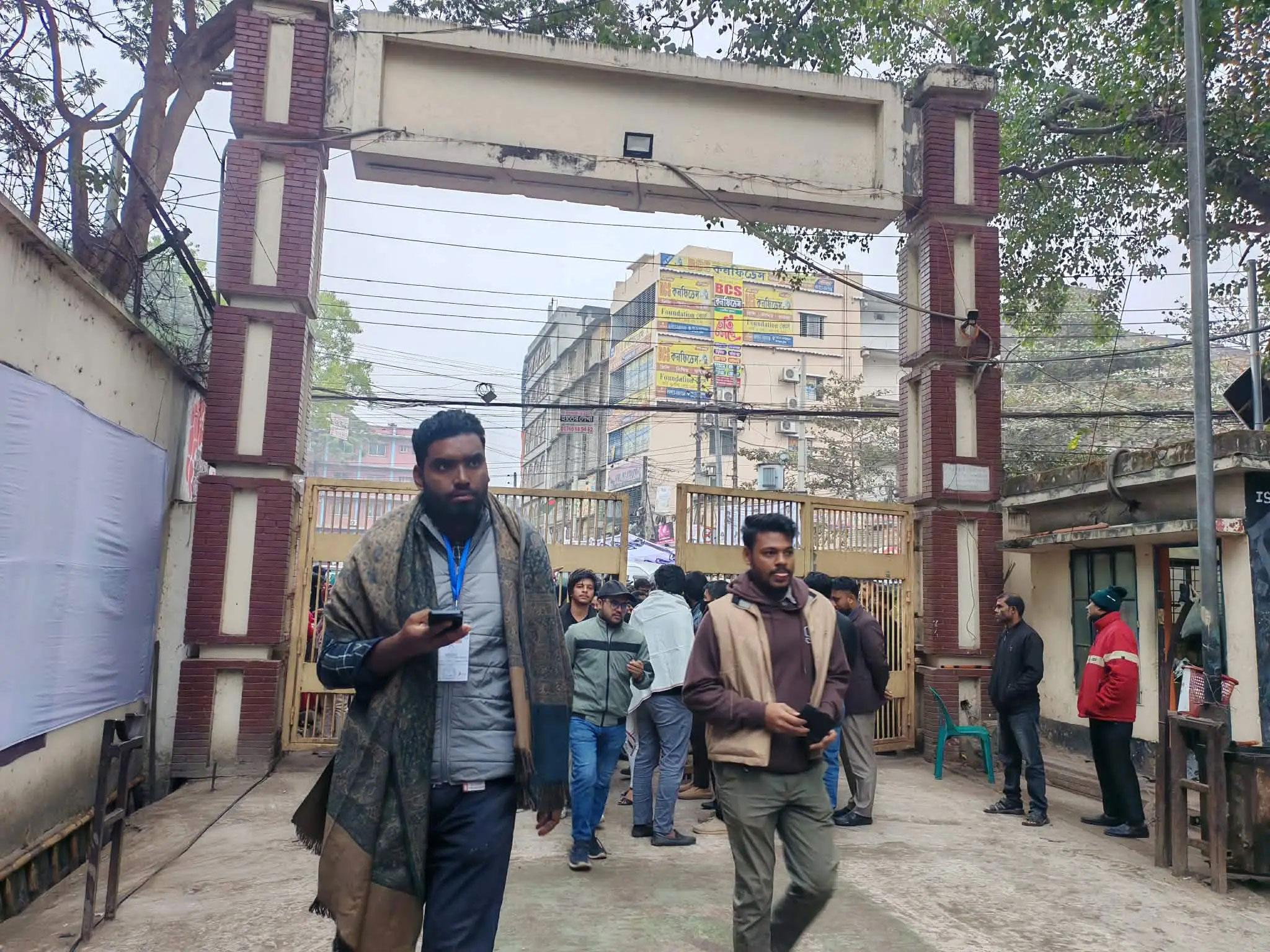 জকসু নির্বাচন স্থগিত, প্রতিবাদে শিক্ষার্থীদের বিক্ষোভ