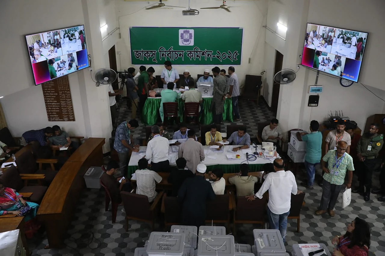 শুক্রবার দুপুরের মধ্যে ফলাফল ঘোষণা সম্ভব: জাকসু নির্বাচন কমিশন