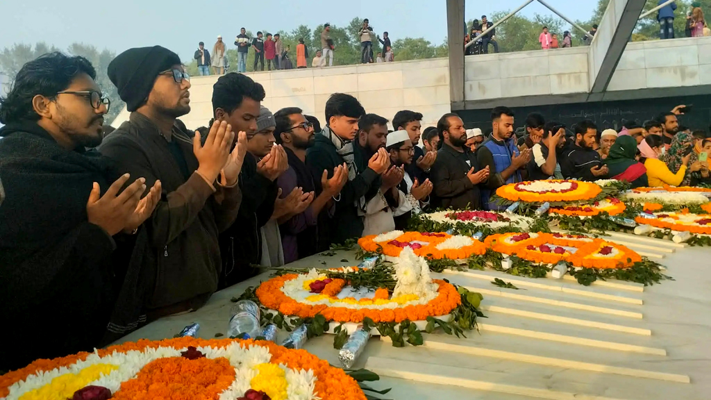 খালেদা জিয়ার কবর জিয়ারত করলেন জকসুর ছাত্রদল-সমর্থিত প্যানেলের নবনির্বাচিতরা