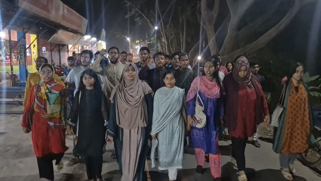 ছাত্রলীগের ঝটিকা মিছিলের প্রতিবাদ জাকসু নেতাদের