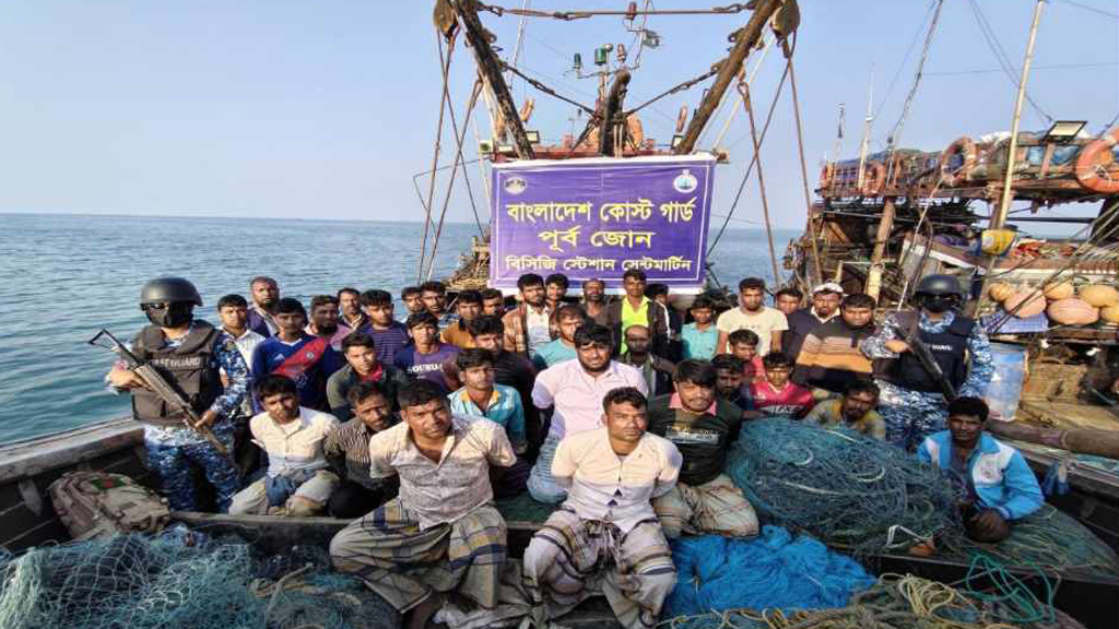 কোস্ট গার্ডের হাতে নিষিদ্ধ ট্রলিং জাল, বোটসহ ৫৩ জেলে আটক