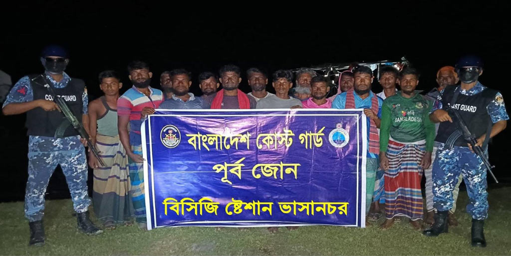 গভীর সমুদ্রে ডাকাতের কবলে ট্রলার, ৩ দিন পর ১৫ জেলে উদ্ধার