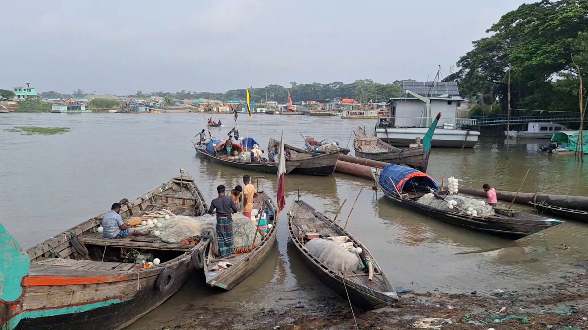 শনিবার মধ্যরাত থেকে ২২ দিন মেঘনায় সব ধরনের মাছ ধরা নিষেধ
