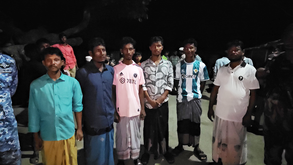 ১৪ জেলেকে মুক্তি দিয়েছে আরাকান আর্মি