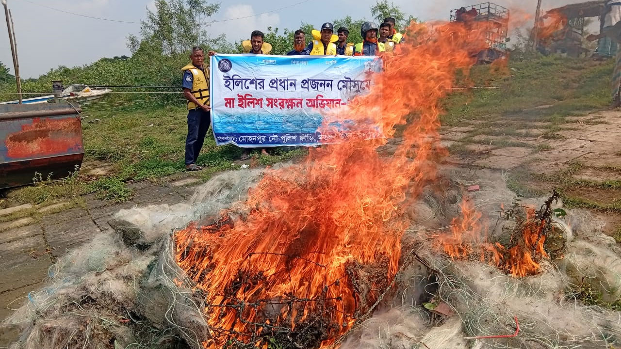 নিষেধাজ্ঞা অমান্য করে ইলিশ ধরায় ১৯ দিনে ৮৭ জেলে গ্রেপ্তার