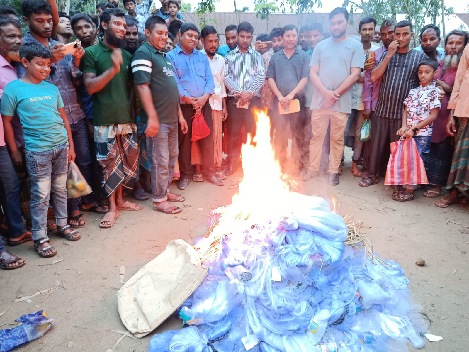 পঞ্চগড়ে ২ লাখ টাকার অবৈধ কারেন্ট জাল জব্দ, জরিমানা