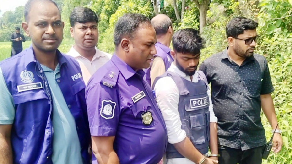 ভাড়া নিয়ে দ্বন্দ্ব, কৌশলে রিকশাচালককে নির্জনে নিয়ে ইটের আঘাতে হত্যা